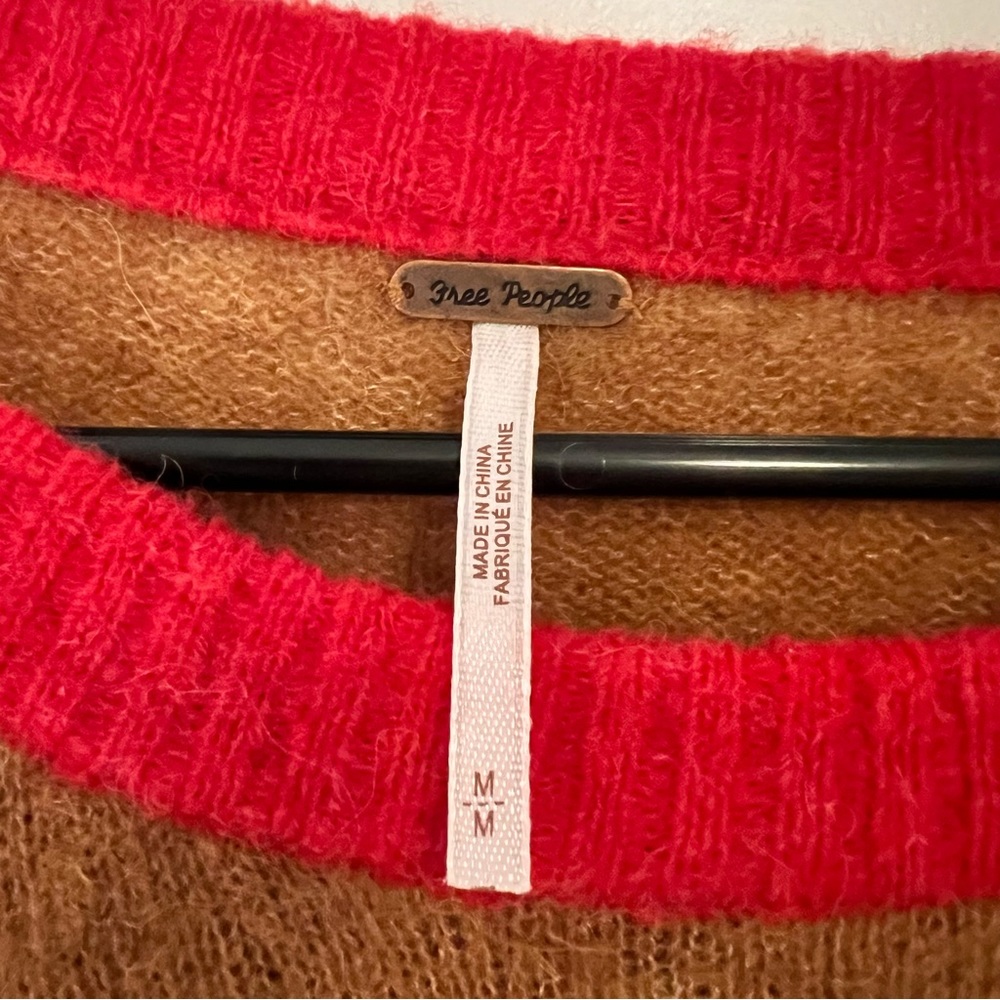 Free people crewneck sweater camel and red size medium - Picture 2 of 3